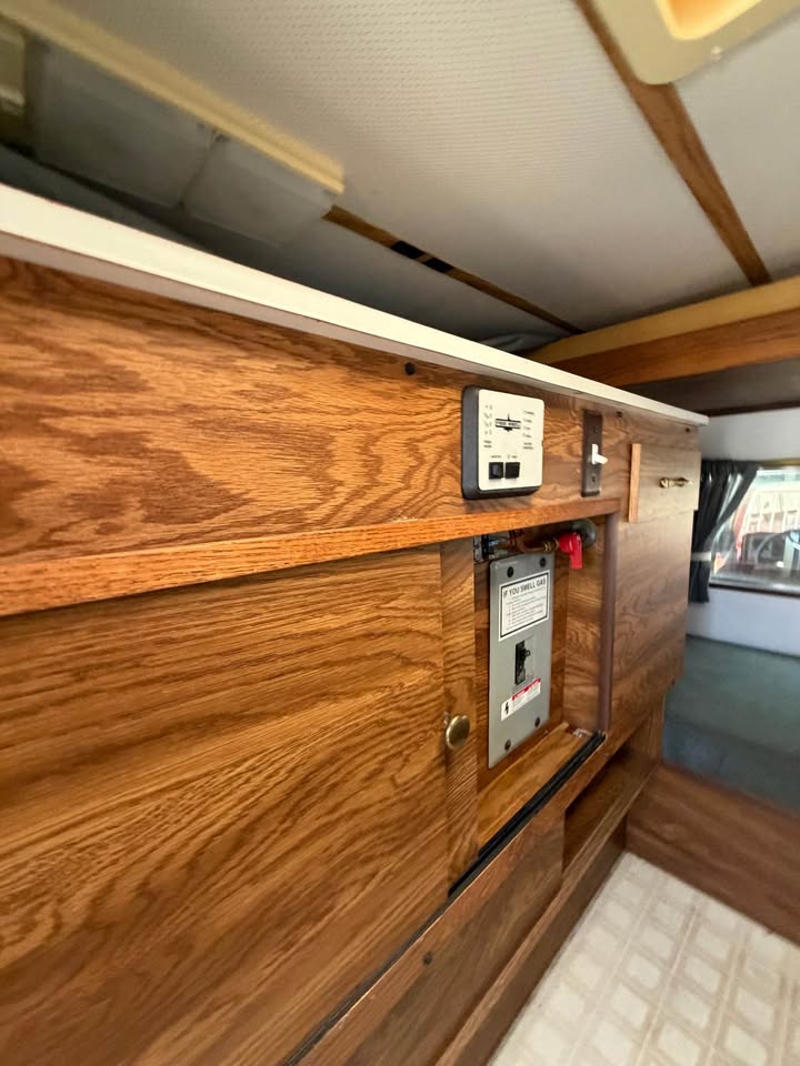 2000 four wheel camper Grandby in Canoga Park, CA (photo 7)