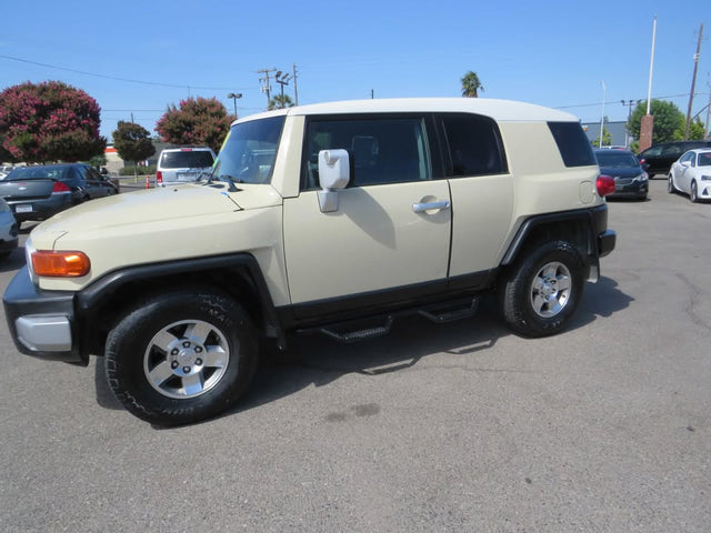 2008 Toyota FJ CRUISER — photo 3