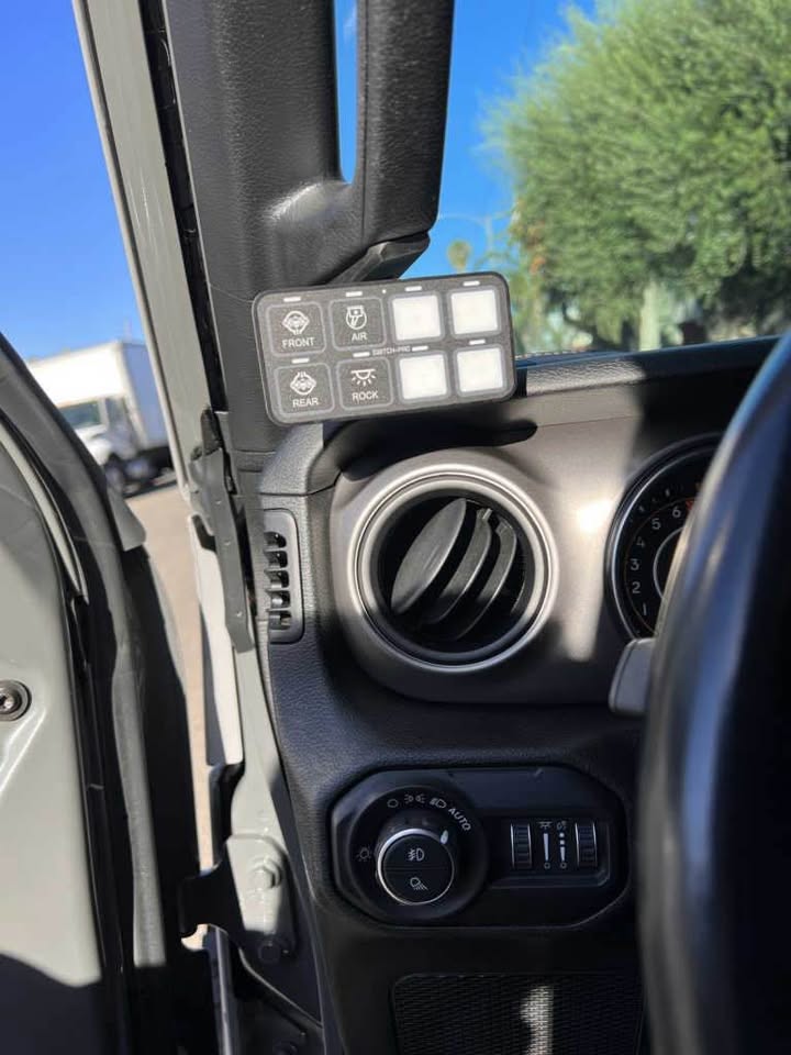 2020 Jeep Gladiator · Sport S Pickup 4D 5 ft in Fresno, CA (photo 8) — photo 8