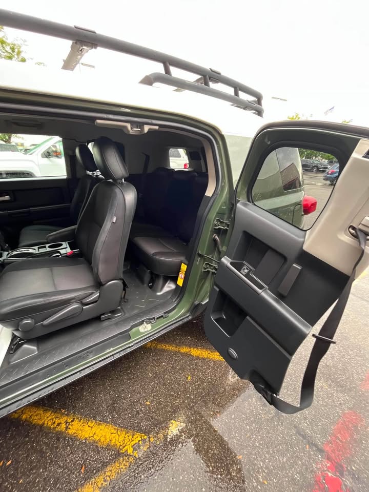 2010 Toyota FJ Cruiser · Sport Utility 2D in Meridian, ID (photo 6) — photo 6
