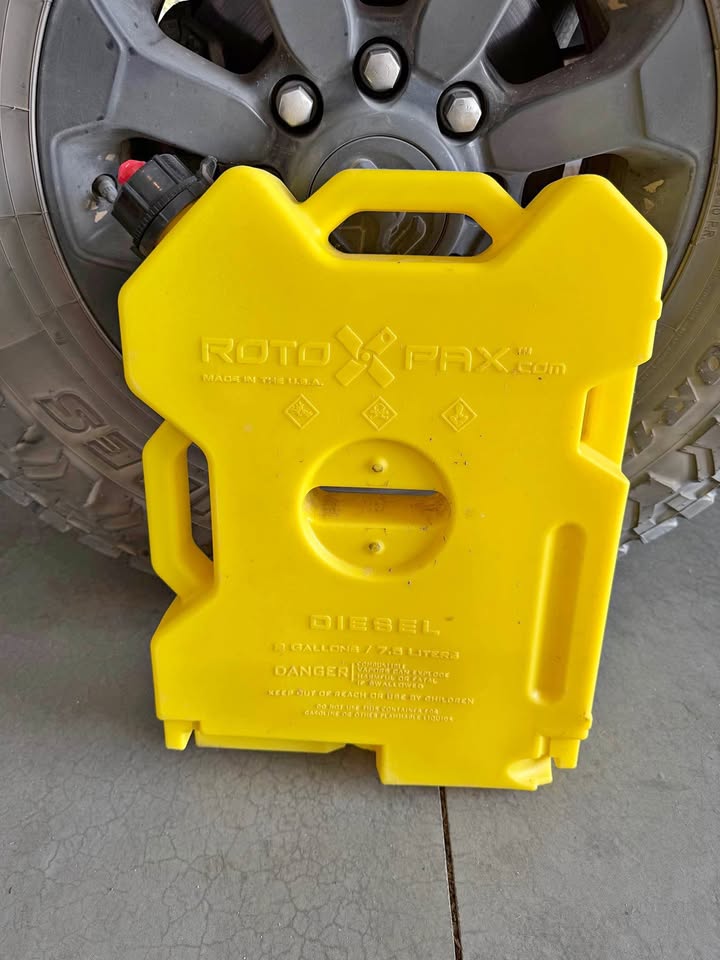 Rotopax 2 Gallon Diesel (photo 1) — photo 1