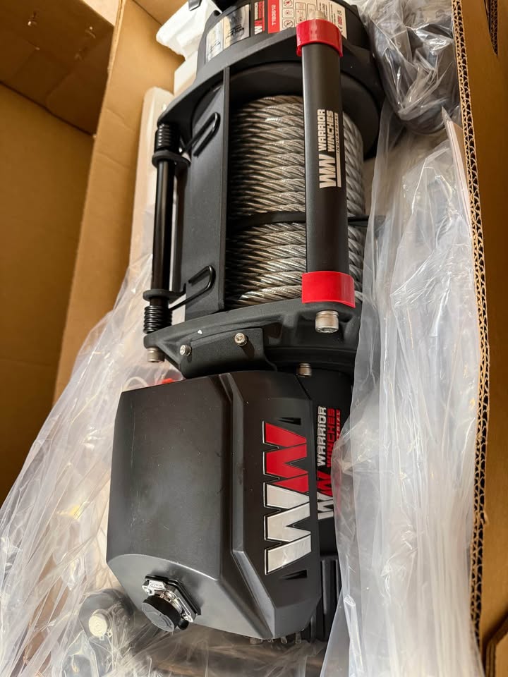 Warn VR10 Evo 10K Winch w/Synthetic Rope in Tumwater, WA (photo 6) — photo 6