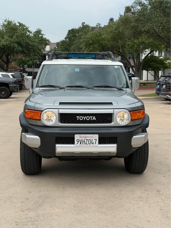 2012 Toyota FJ Cruiser · Sport Utility 2D in Austin, TX (photo 7) — photo 7