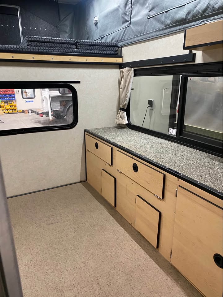 2022 Four Wheel Camper raven shell model (photo 11) — photo 11