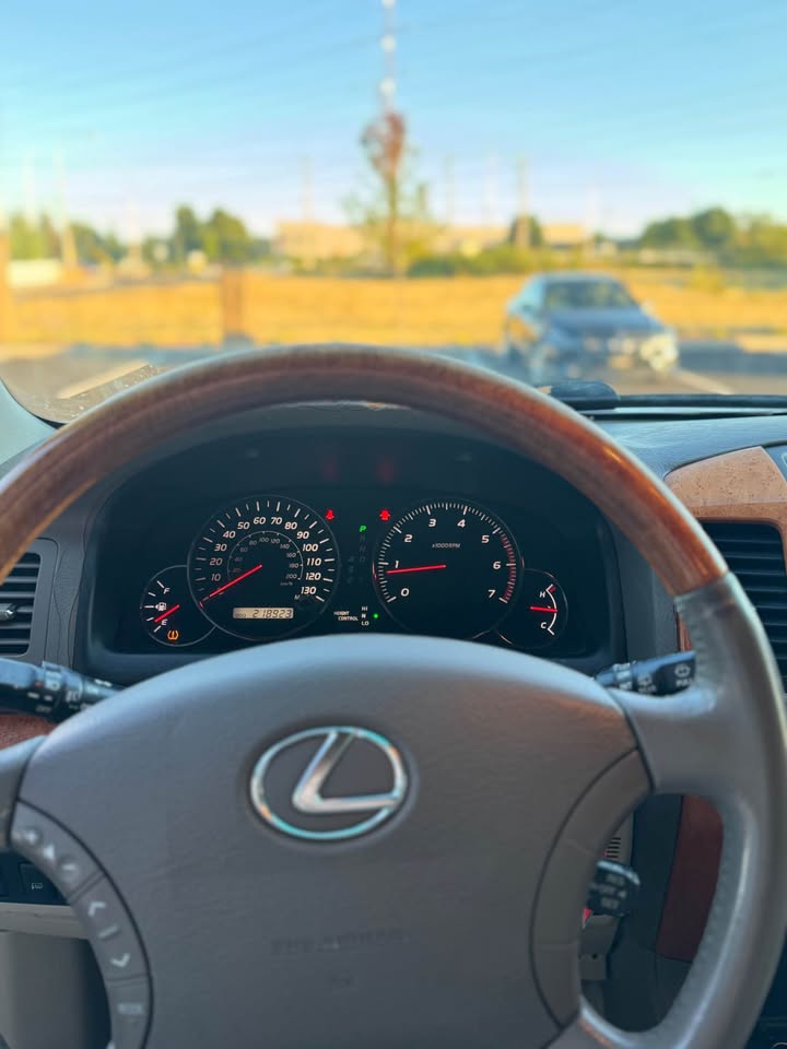 2004 Lexus GX · GX 470 Sport Utility 4D (photo 12) — photo 12