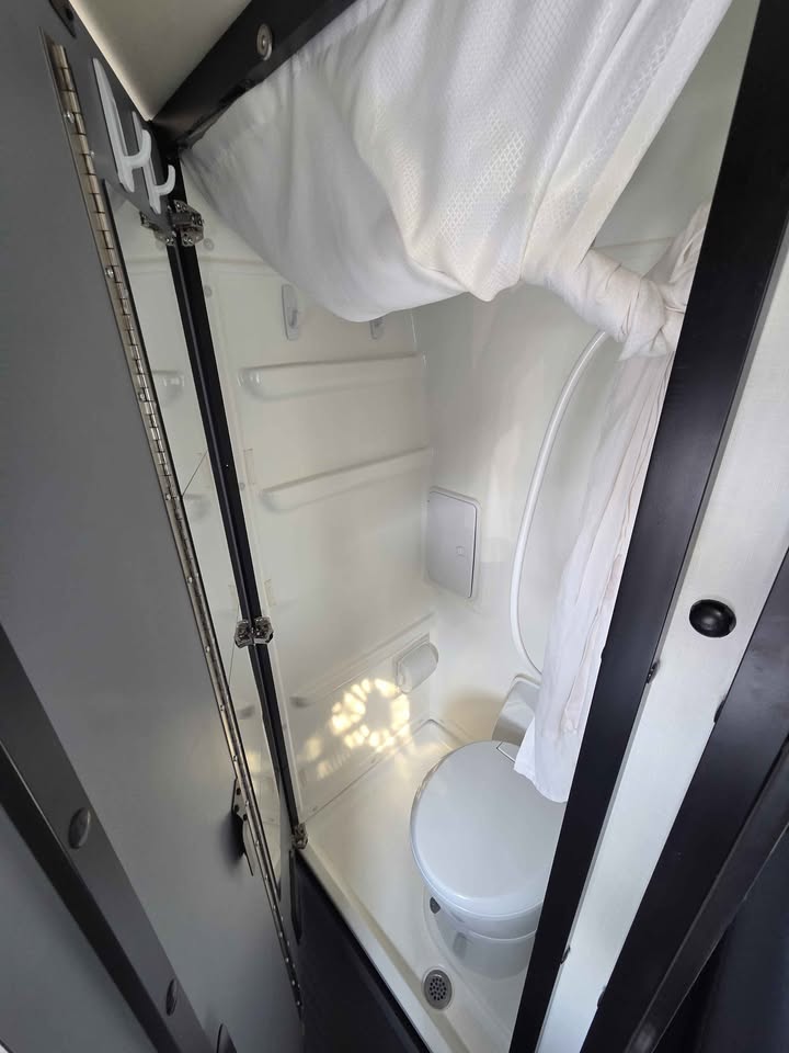 2024 Winnebago Revel 4x4 *LOADED* (photo 9) — photo 9