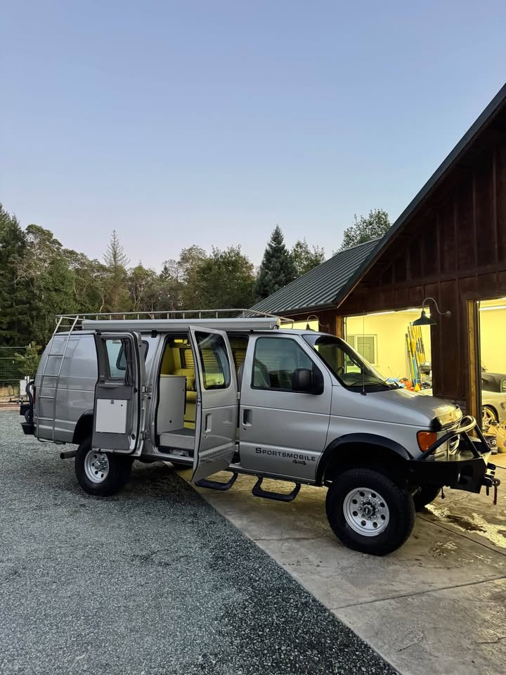 2003 Ford Sportsmobile van E350 in Merlin, OR (photo 2) — photo 2