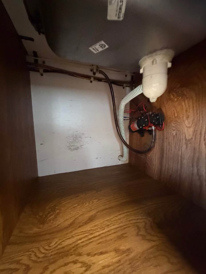 2000 four wheel camper Grandby in Canoga Park, CA (photo 8)