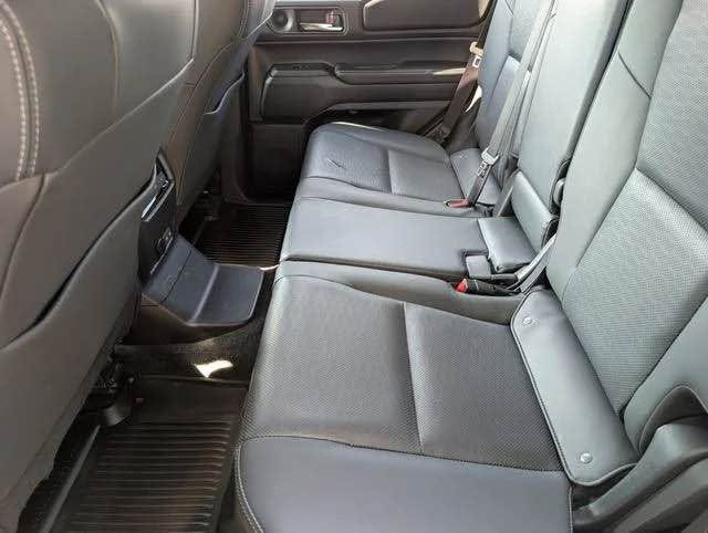 2024 Toyota Landcruiser · Base (photo 9) — photo 9