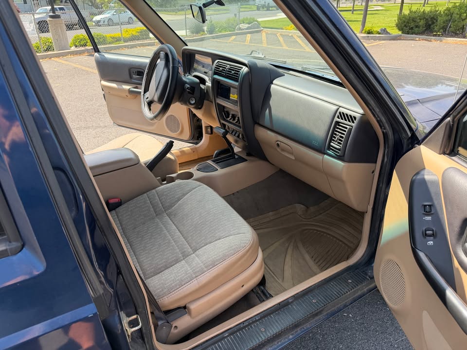 2000 Jeep Cherokee XJ Sport 4x4 4.0L I6 NP242 Full-Time 4WD/AWD in Spokane, WA (photo 11)