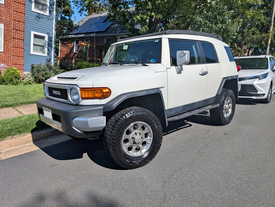 2012 Toyota FJ Cruiser -- Manual, Off-Road Package, Toytec Lift in Arlington, VA (photo 1)