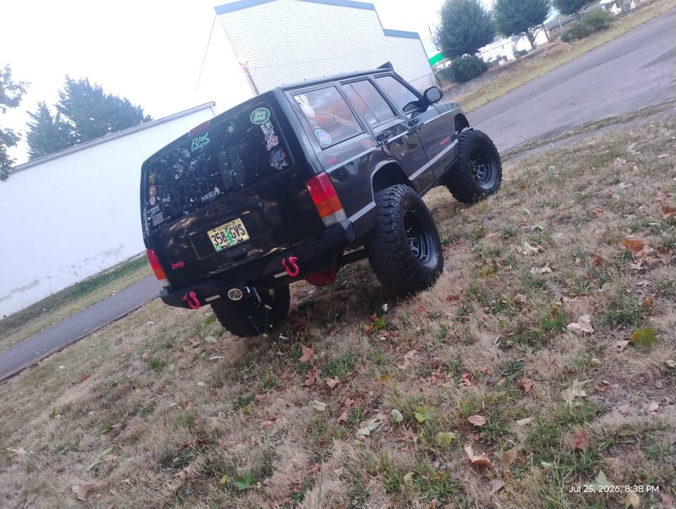 2001 Jeep Cherokee · Sport 4D in Vancouver, WA (photo 6)