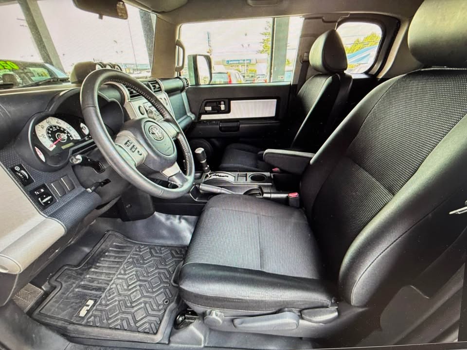 2007 Toyota FJ Cruiser · Sport trim (photo 5) — photo 5