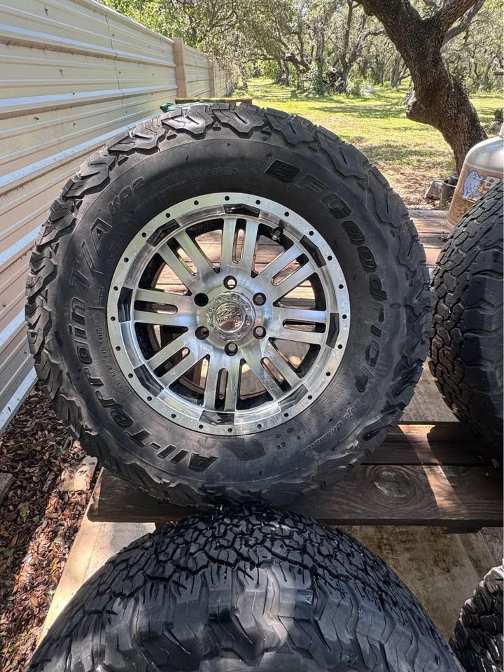 285/70/17 BFGoodrich KO2 tires and wheels in San Antonio, TX (photo 5) — photo 5