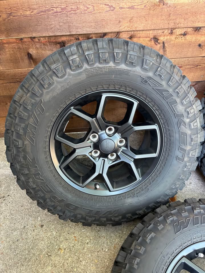Jeep Wrangler Wheels and Falken Wildpeak M/T Tires 285/70r17 - Set of 5 in Austin, TX (photo 2) — photo 2