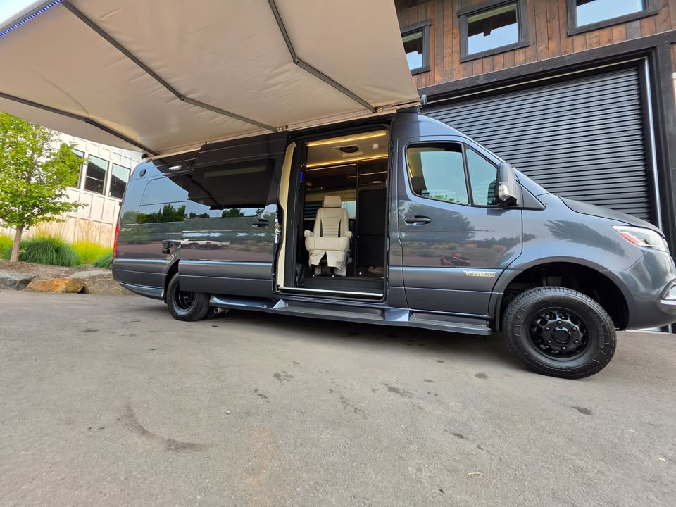 2022 Winnebago era 70b - 4x4 - adventure/luxury van - 18k miles (photo 9) — photo 9