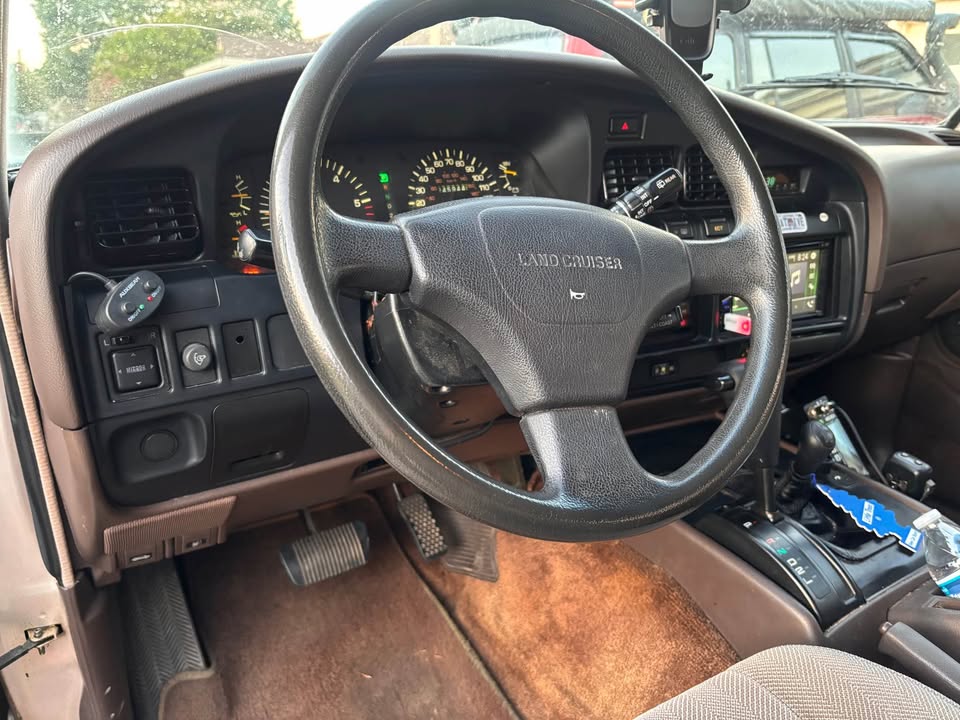 1994 Toyota Landcruiser · Heritage Edition Sport Utility 4D (photo 8) — photo 8