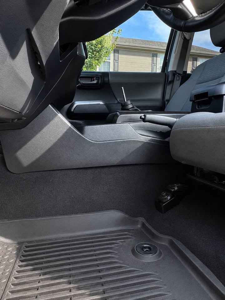 2017 Toyota Tacoma Double Cab · SR5 Pickup 4D 5 ft in Kansas City, KS (photo 10) — photo 10