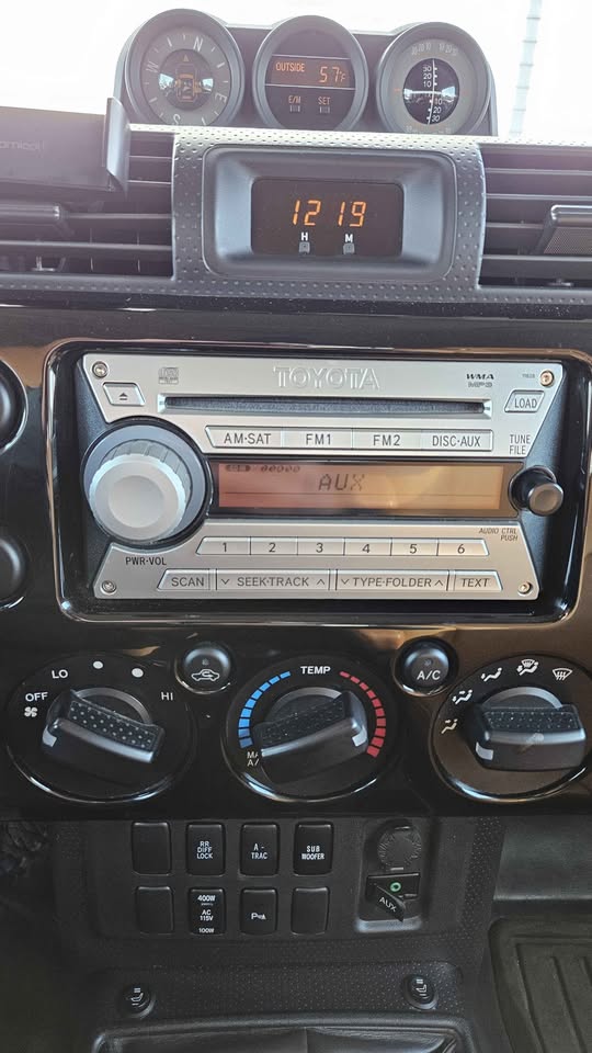 2008 Toyota FJ Cruiser · Sport Utility 2D (photo 11) — photo 11