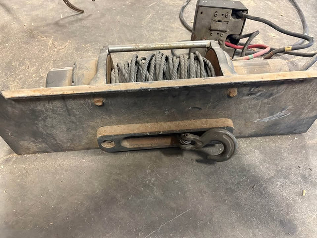 Warn Winch — photo 2