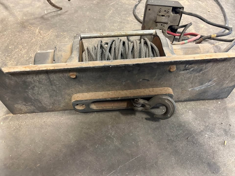 Warn Winch (photo 2) — photo 2