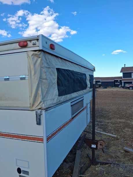 Nice palomino pop up camper cab over in Sparks, NV (photo 2)