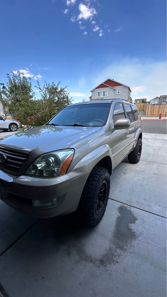 2004 Lexus GX · GX 470 Sport Utility 4D — photo 2