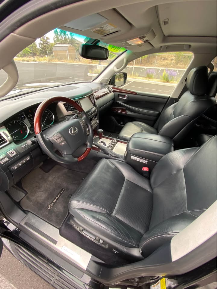 2014 Lexus LX · LX 570 Sport Utility 4D in Bend, OR (photo 10) — photo 10