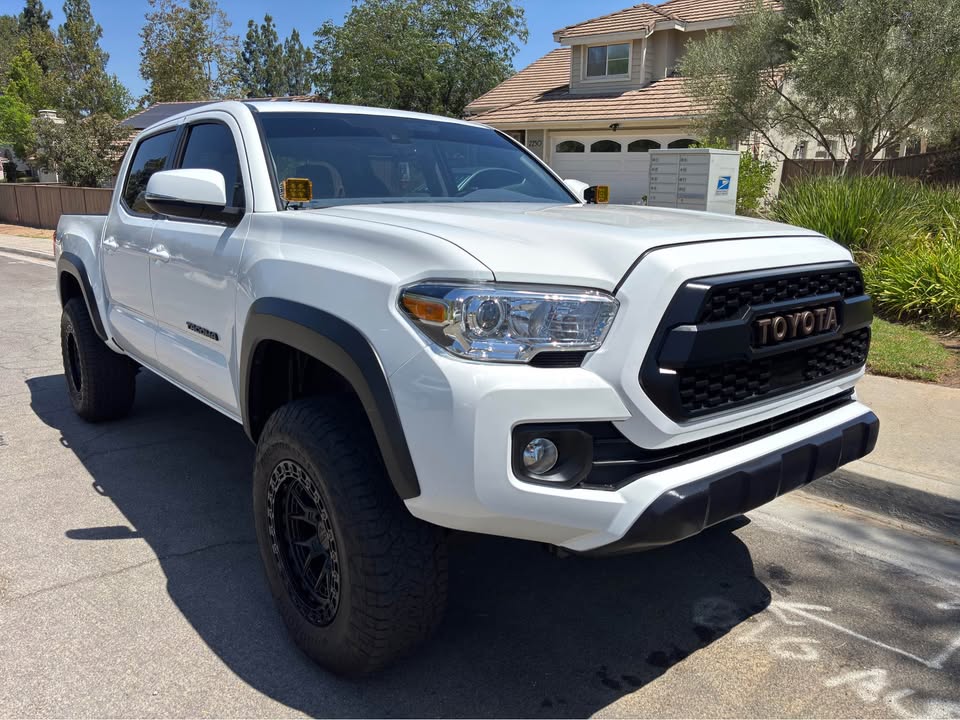 2022 Toyota Tacoma Double Cab · SR5 Trail Edition in Escondido, CA (photo 9)