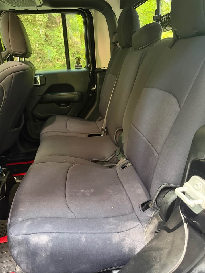 2023 Jeep Gladiator · Overland Pickup 4D 5 ft (photo 9) — photo 9