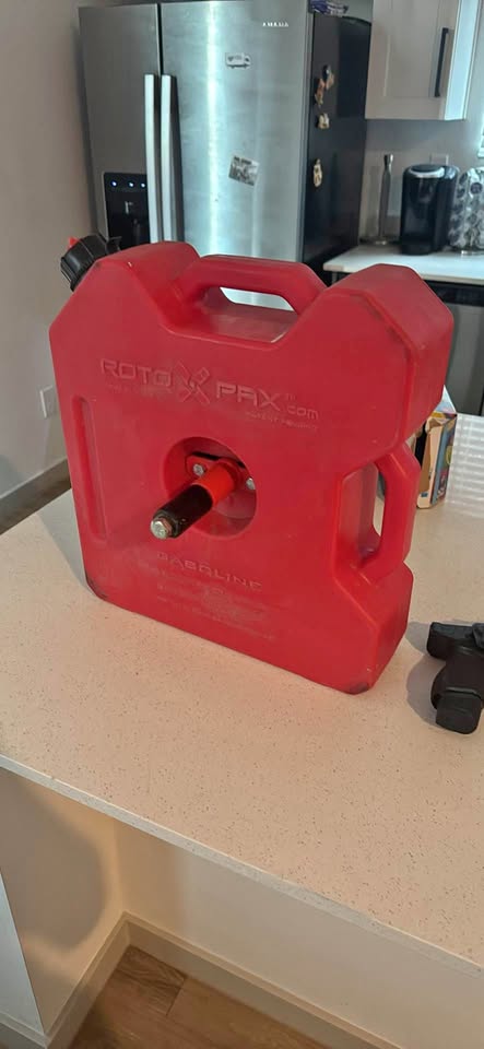 Roto Pax 3 gallon fuel can with mount