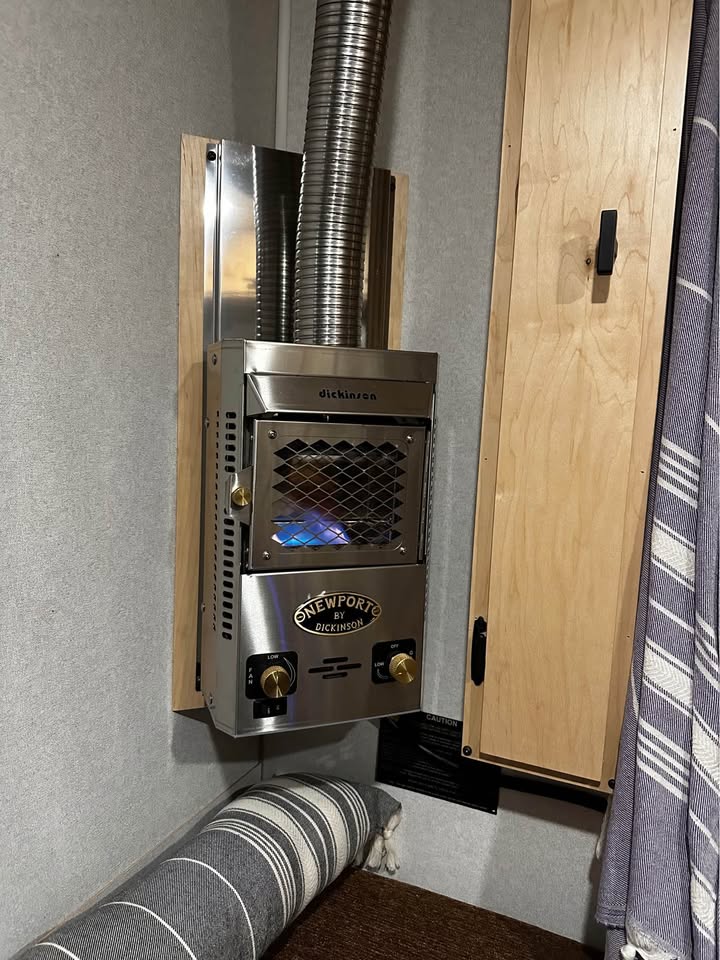 2024 Off-Grid Truck Camper Fully loaded. For Midsize Trucks. Must see in Silver Creek, WA (photo 4) — photo 4
