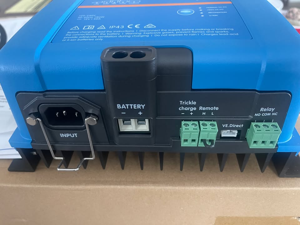 Victron Energy Smart IP43 Charger 12-V 50 AMP 120-240VAC in Gold Canyon, AZ (photo 3)