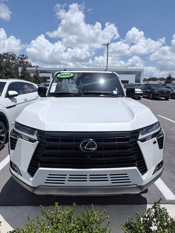 2025 Lexus GX · 550 over trial in Tampa, FL (photo 2) — photo 2