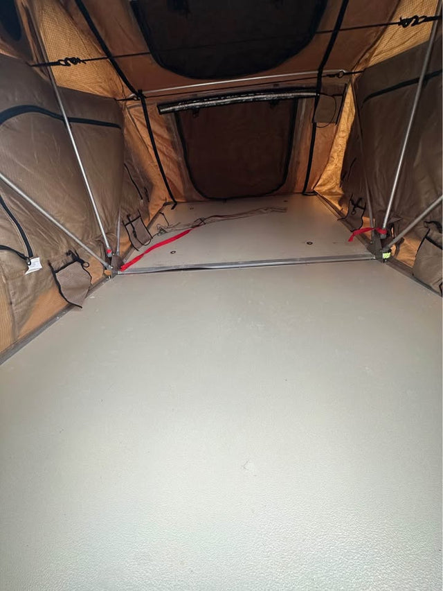 SmittyBilt Rooftop tent & room — photo 3