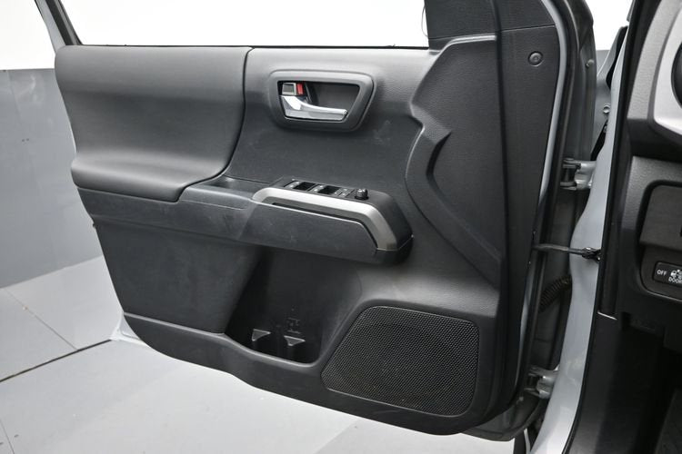 2021 Toyota tacoma sr5 v6 in Seattle, WA (photo 8) — photo 8