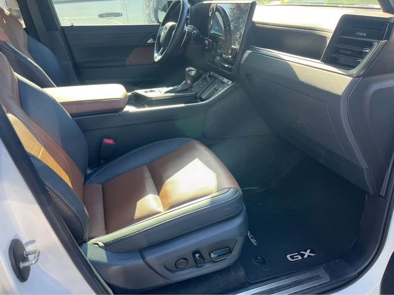 2024 Lexus GX550 · Luxury (photo 10) — photo 10