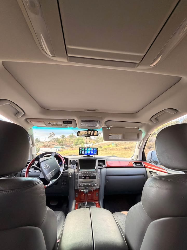 2009 Lexus LX · LX 570 Sport Utility 4D in Poway, CA (photo 10) — photo 10