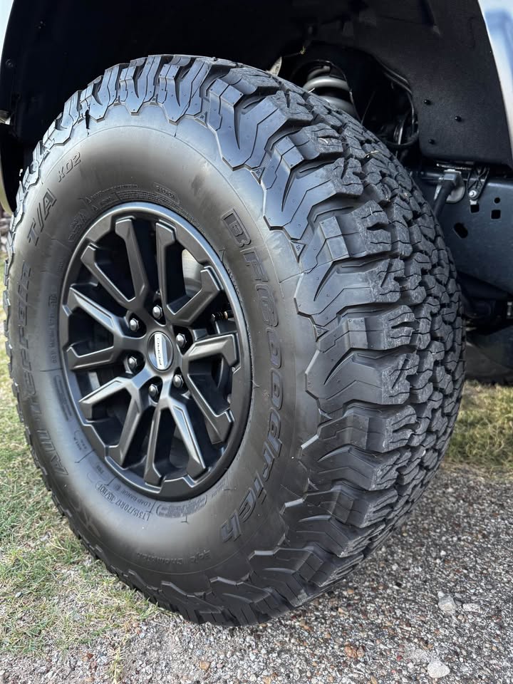 4x Bfgoodrich ko2 315/70/17 35s (TIRES ONLY) in Lancaster, TX (photo 3)