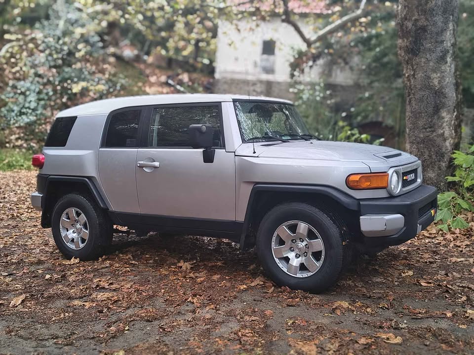 2007 Toyota FJ Cruiser · Sport Utility 2D in Los Angeles, CA (photo 10) — photo 10