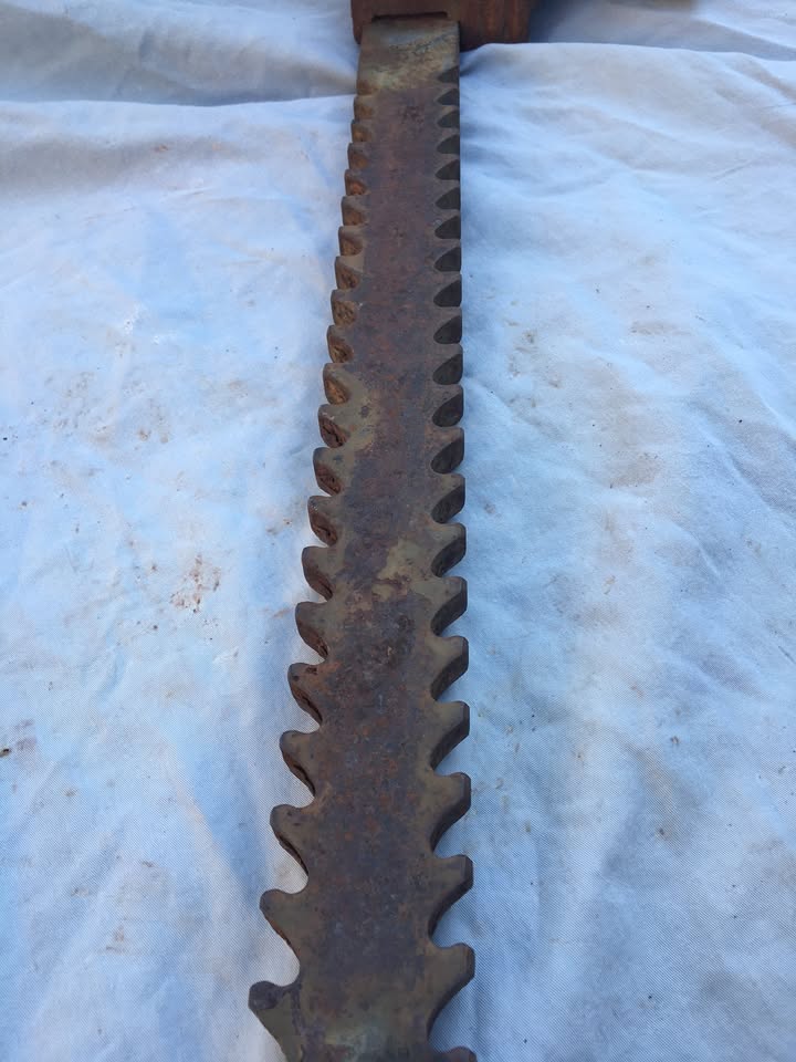 Antique Hi Lift Jack Handyman Jack 32" in Farmington, NM (photo 5) — photo 5
