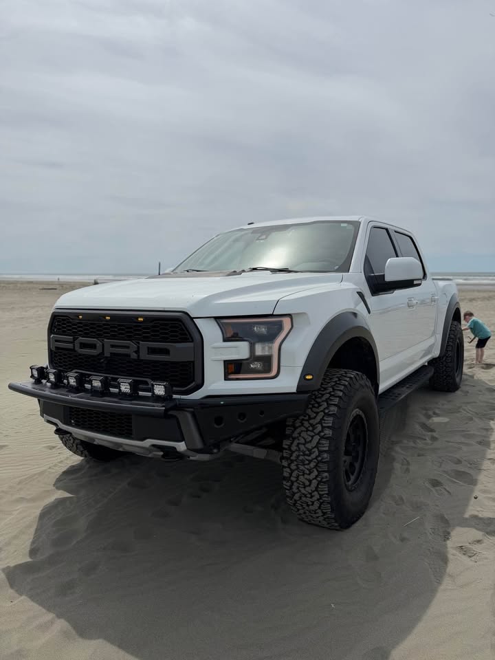 2017 Ford F-150 · Raptor Pickup 4D 5 1/2 ft (photo 7) — photo 7