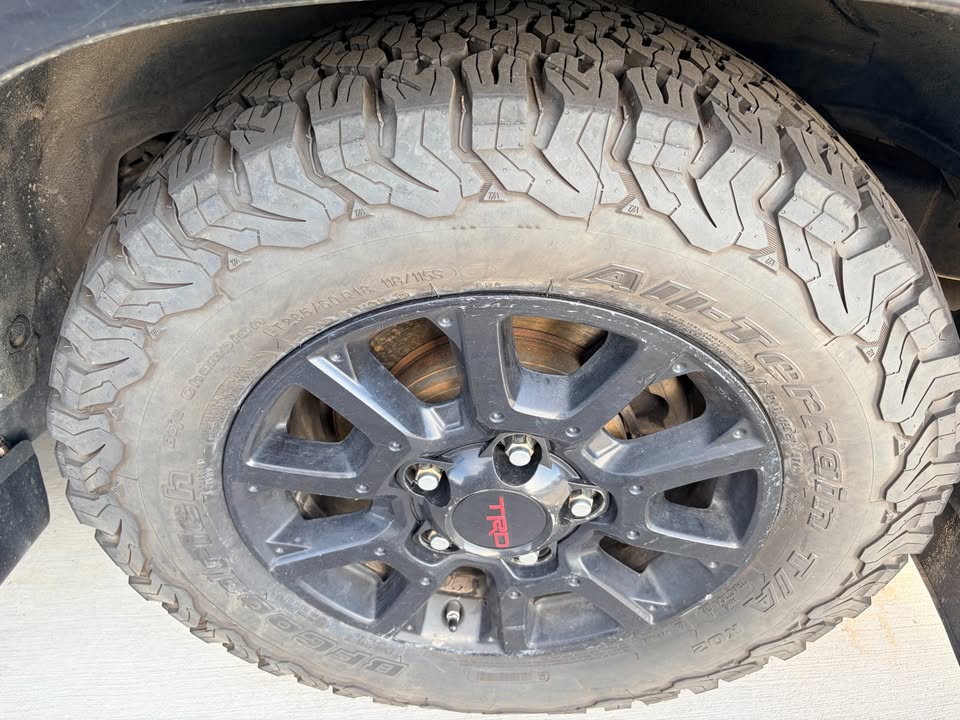 2010 Lexus LX570 in Brighton, CO (photo 5) — photo 5