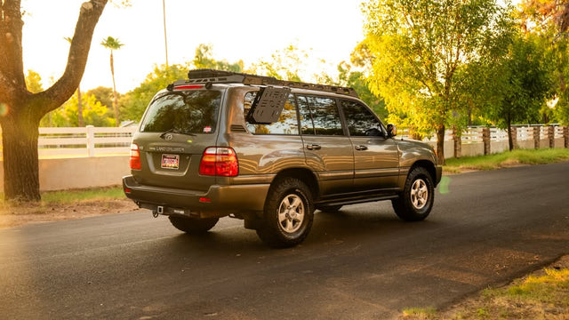 2000 Toyota Land Cruiser Sport Utility — photo 3