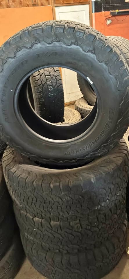 BFGoodrich All-Terrain T/A KO2 Tires 35x12.50R18LT nice used set free installation, free balance in Nampa, ID (photo 1)