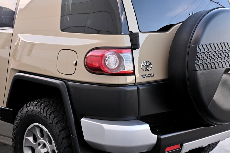2013 Toyota FJ Cruiser · 4WD in Montclair, CA (photo 12) — photo 12