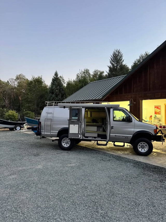 2003 Ford Sportsmobile van E350 — photo 3