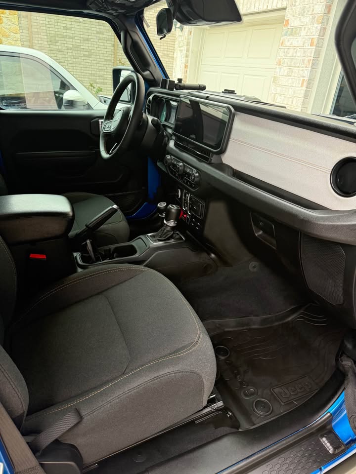 2024 Jeep Wrangler 4xe · Willys 4xe Sport Utility 4D in Lakeway, TX (photo 8) — photo 8