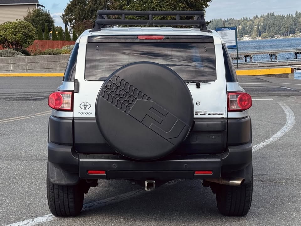 2007 Toyota FJ Cruiser · Sport Utility 2D (photo 6) — photo 6
