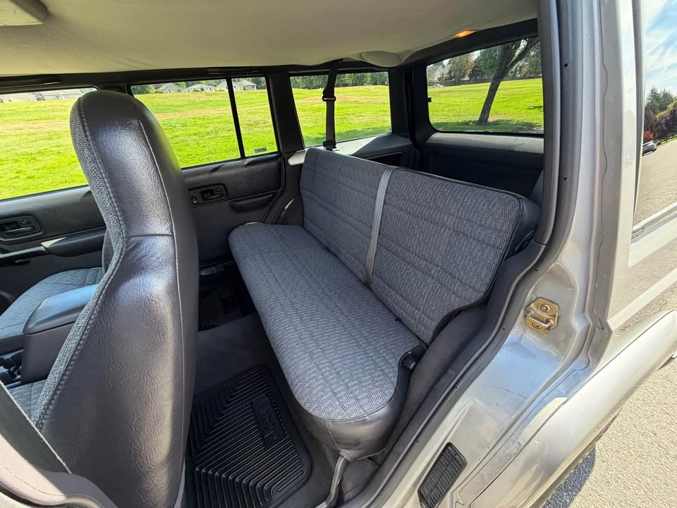 2000 Jeep Cherokee · Sport 4D (photo 12) — photo 12